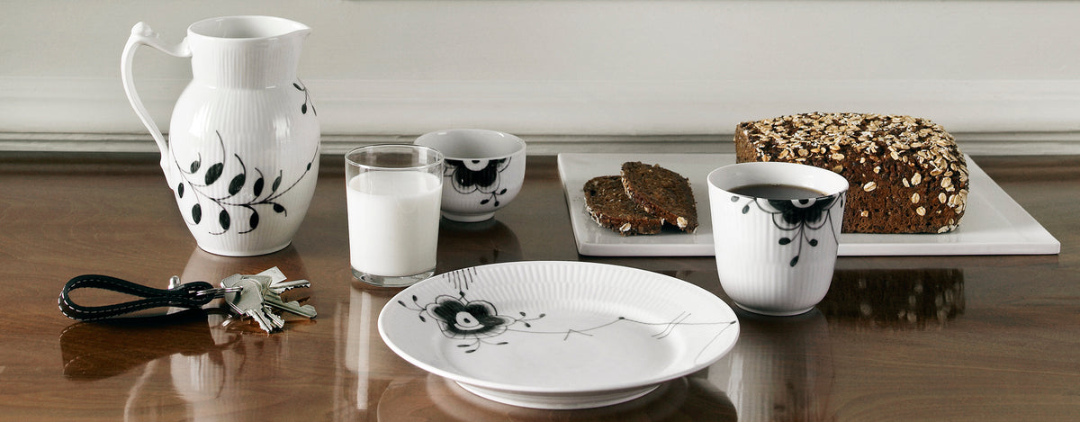 ロイヤルコペンハーゲン　Black Fluted Mega 16㎝ メガボウル Royal Copenhagen Black Fluted Mega – FJØRN Scandinavian