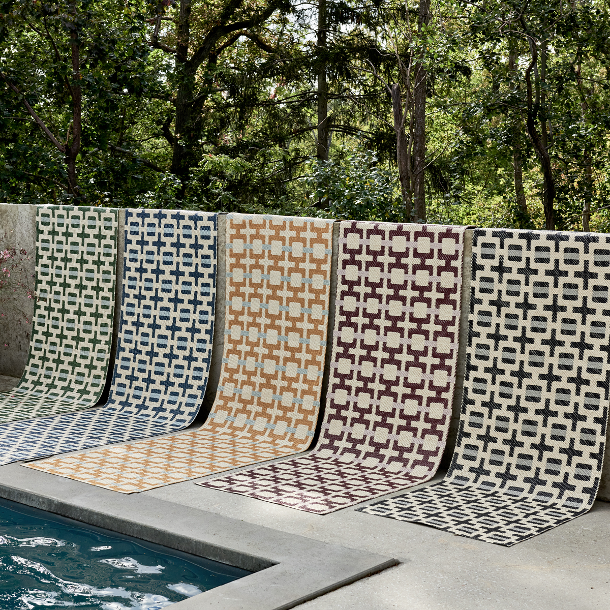 Tom Reversible Indoor / Outdoor Swedish Woven Plastic Rug - 4 Sizes in ...