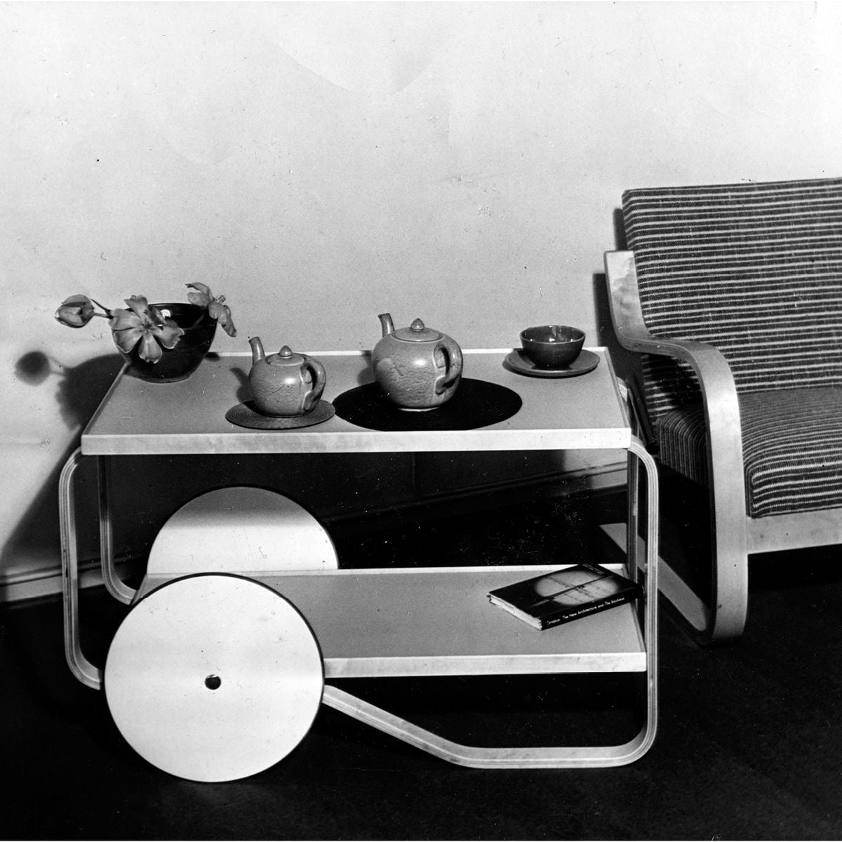 Alvar Aalto Tea Trolley 902 – FJØRN Scandinavian