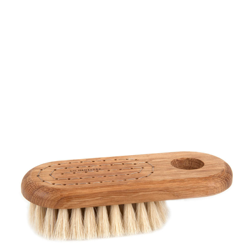 https://www.fjorn.com/cdn/shop/products/lovisa-bathing-brush-horsehair-small-22_1024x1024.jpg?v=1649381607