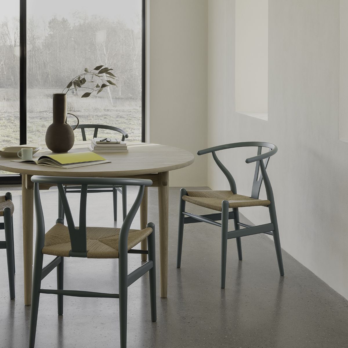 Wegner CH24: Iconic Y Stol & Comfortable Wegner Lænestole